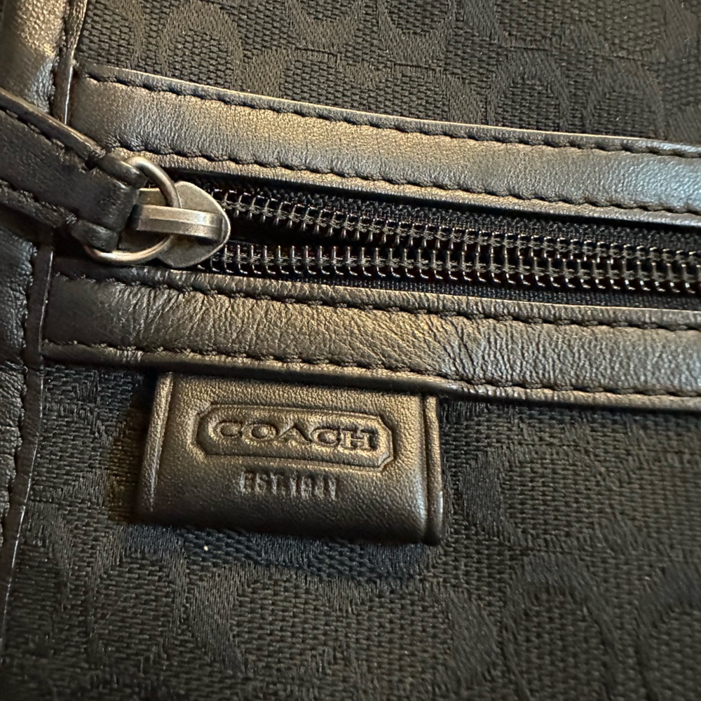 Coach Signature Crossbody Bag Like New Mens/womems - Picture 7 of 9